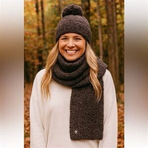 NWT Barefoot Dreams Cozychic Pom Pom Beanie & Scarf Set in Espresso/Cocoa